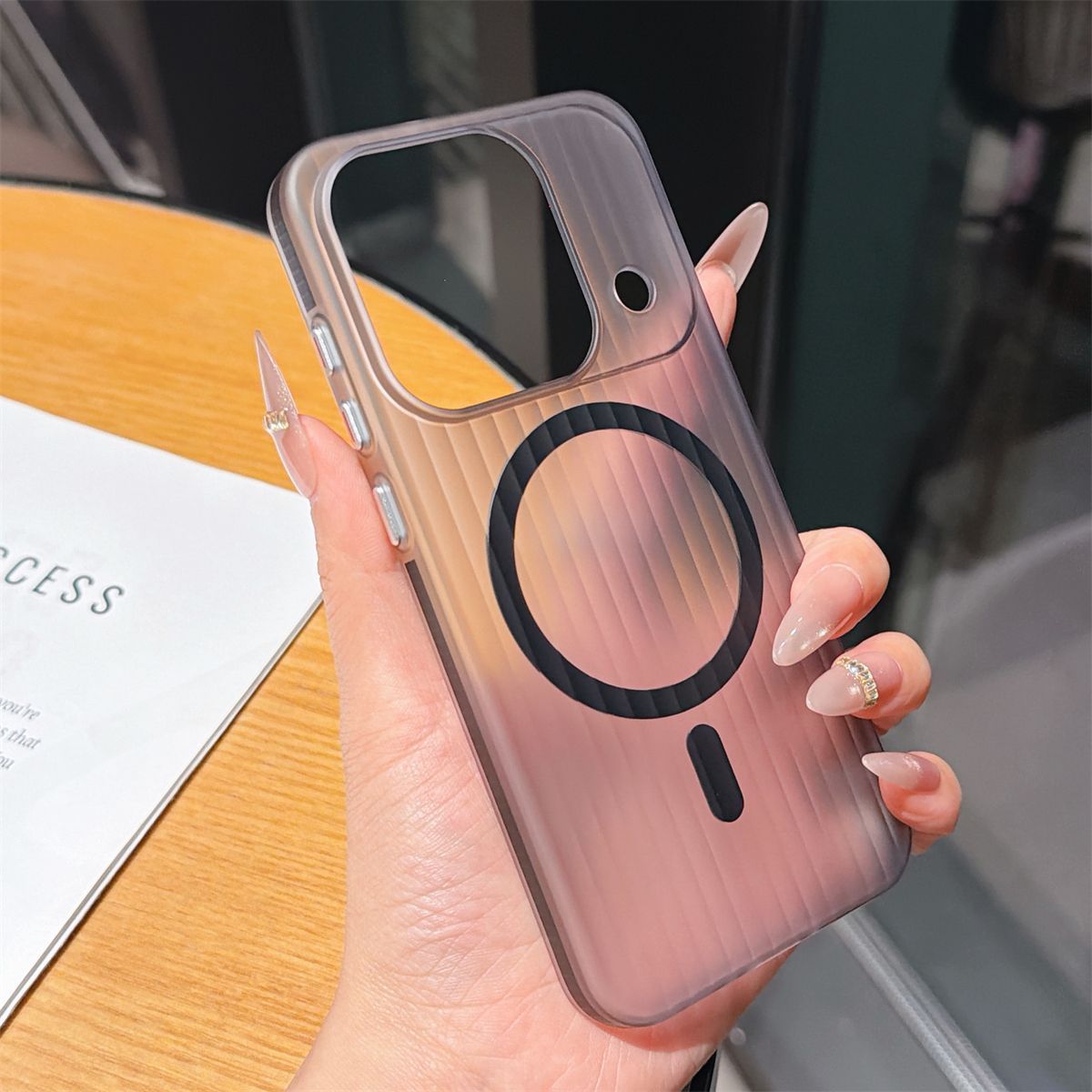 Роскошный магнитный чехол с го – обзор и цена Oppo Find X8